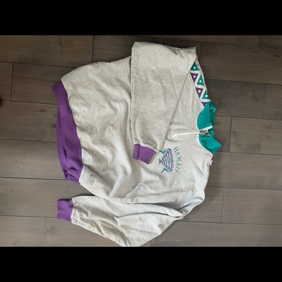 Vintage Collared Sweatshirt - Picture 4 of 5